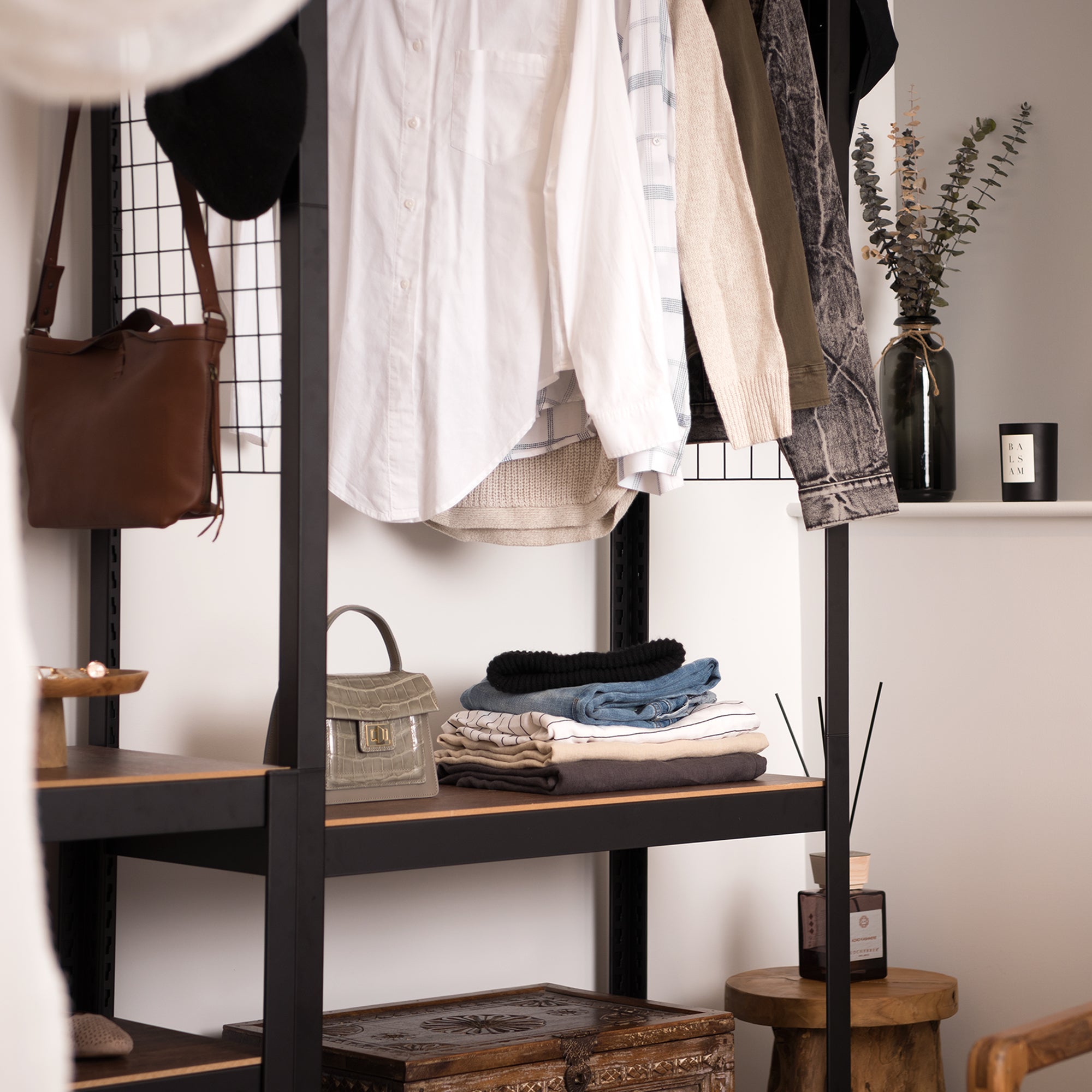 Clothing Rack + 1 Shelf + Mesh Board in White